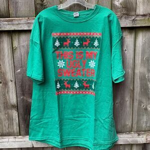 Holiday tee sz. XL